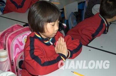 爱在身边 学会感恩成为时下小学生必修课