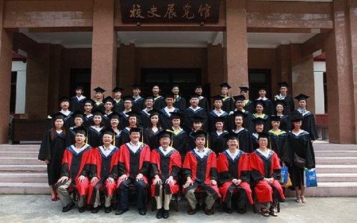 川大网络教育学院举行2011学士学位授位典礼