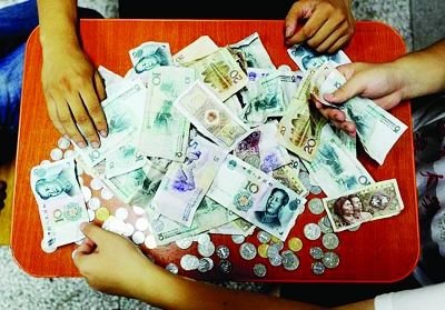 大学生捡垃圾 十年捐出20余万资助&ldquo;山里娃&rdquo;