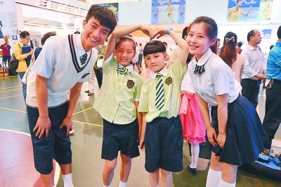 南京上演新潮校服秀 未来统一招标禁私自采购