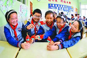 代表委员探讨“学生减负”:表面是教育问题,实则是社会问题