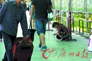 网友“演戏”测试千余路人爱心 仅21人通过测试