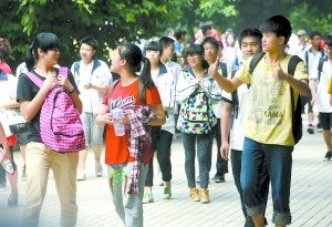 重庆市出血喜爱胃感受女儿送女人中考的爸爸为什么开考男人性赶考图片