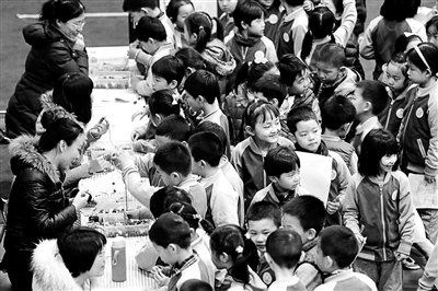 北京市小学生禁止统考统测 小学期末考变身游