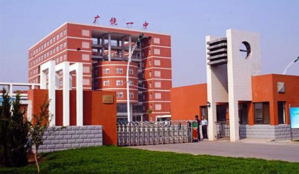 山东一中学教室突发火灾致1死3伤 系人为纵火