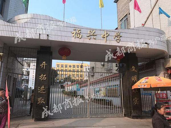 �ɶ�һ����ѧ��ѧ����Ҫ��֤�� �ɼ��½��Ϳ�Ǯ