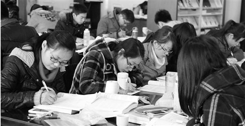 杭州考研人数四年来首降 每年高额自费是主因