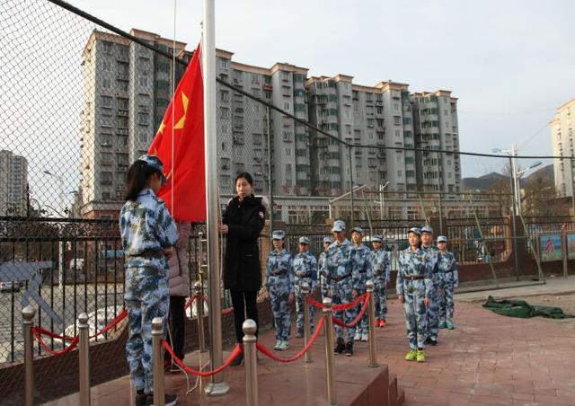 �����ڶ�ʵ��Сѧ������У��ѧ��һ�Σ��Ի�����ھ�