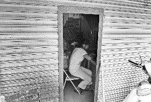 女孩欲带单亲重病母亲和智障姐姐上大学_201