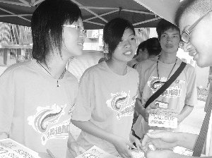 女孩欲带单亲重病母亲和智障姐姐上大学_201