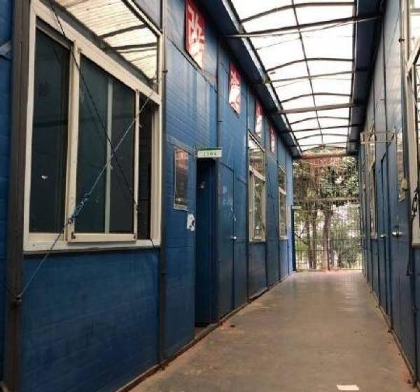 湖南一学校现“集装箱教室”：存在已超过7年，就连场地都是租的