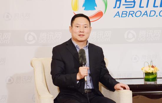 飞博教育总监万东新 提高口语水平 面向国际化