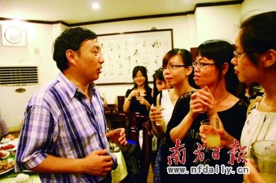 毕业季带火餐饮业生意 老师不爱谢师宴