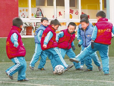 足球教学进幼儿园课堂 让孩子从中享受快乐