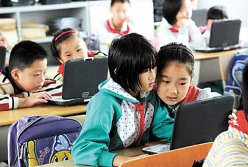 上海中小学试用电子书包 老师、家长争议频现