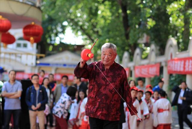 第九届北京少儿教育庙会拉开帷幕 非遗传承人