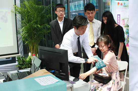 挑战杯参赛作品立足社会热点 养老问题受关注