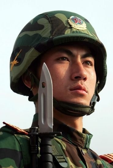 组图:中国的帅哥都当兵去了!