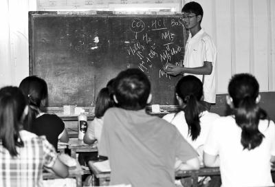 山村学子办补习班筹清华学费：不想申请补助