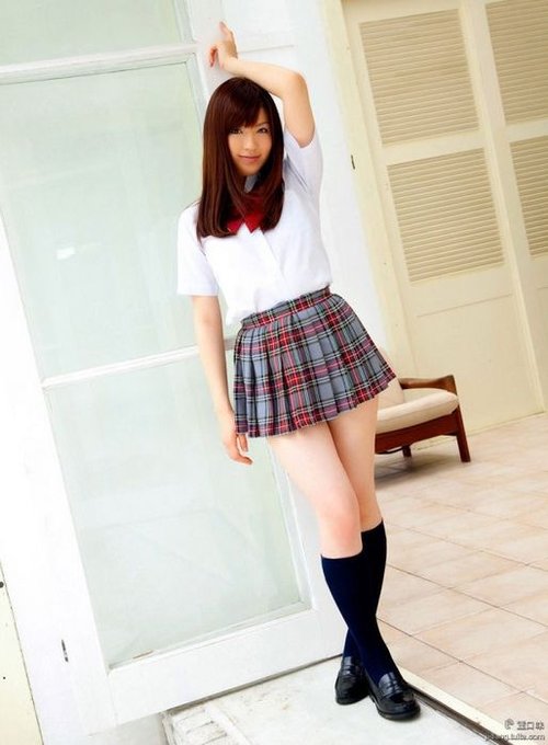 揭秘日本女生校服情结图片