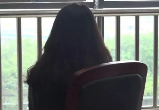 女大学生因太漂亮替考“露馅” 称女大十八变