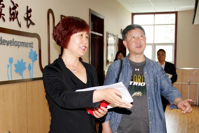 专家入校指导教学 点拨教师启发思路