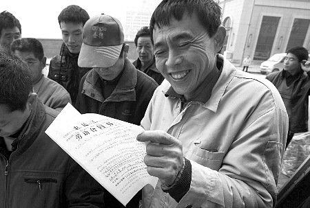 大学生农民工起薪差距缩小 专家:两者不具可比性