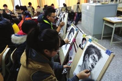 甘肃2014高考美术统考昨开考 考生达14422人