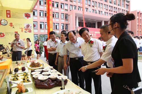 安徽电视台新闻第一线聚焦新东方杯大赛