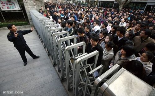 年轻人向体制内大量回流 机关人员幸福感高