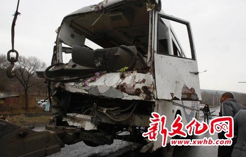 考研辅导班接学生上课 途中出车祸9学生受伤