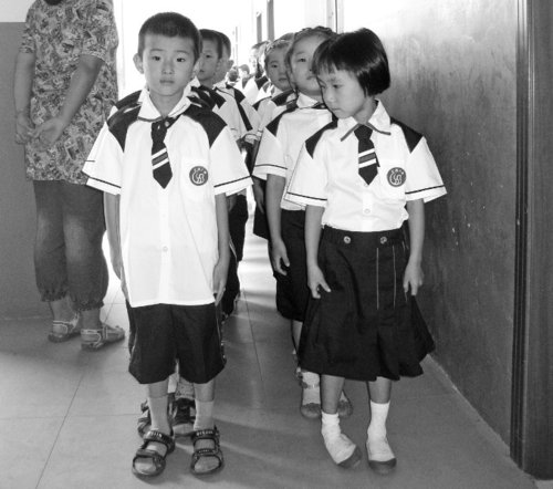 小学新生报到男女比例悬殊 男生98人女生62人