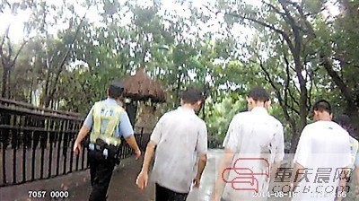两高中生上山冒雨v宇宙失联宇宙搜寻冒雨1民警小时柘城高中刘图片