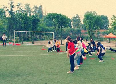 女生被体罚致牙齿磕掉? 校长:正常教学内容_教育_一生一世