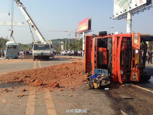 湖南醴陵一起交通事故致多人死伤