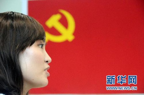 "最美女教师"张丽莉七一宣誓入党