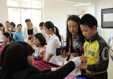 多地出台小学初中招生新政 多校划片成热点
