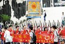 教育机构派员到高考考场外拉横幅被制止