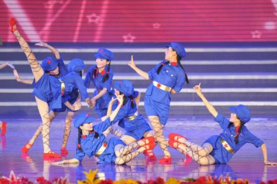 浙江恩光文化艺术中心表演舞蹈《红星闪闪》