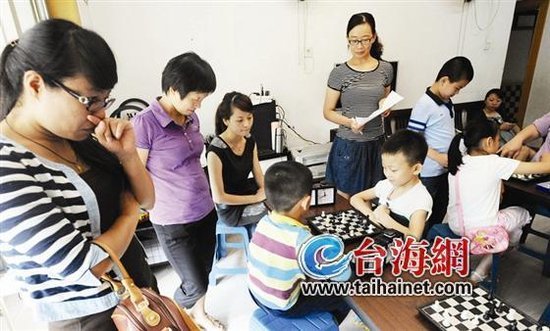 赢在起跑线 孩子家长周末扎堆上培训班