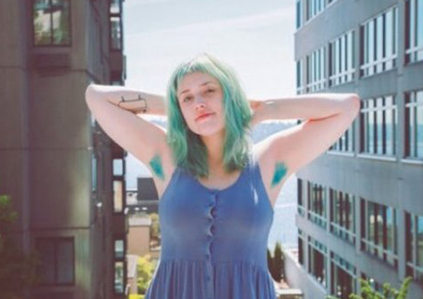 双语:染头发已不新鲜 如今流行染“腋毛”_教育_腾讯网