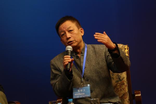 易中天:白领的孩子上学太难_教育_腾讯网