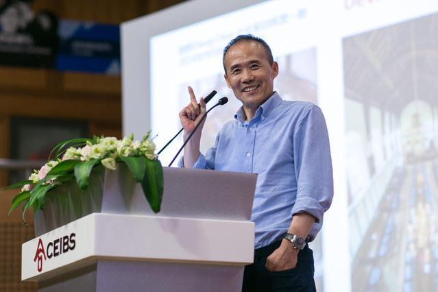 中欧国际工商学院大师课堂:王石谈底线与荣誉