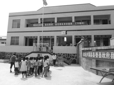 12年为何未强撤一所农村校--湖南省泸溪县保障