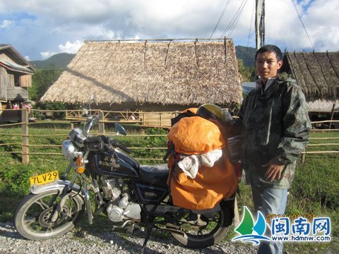 小伙80天裸游东南亚五国 骑行1万多公里