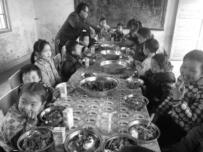 12年为何未强撤一所农村校--湖南省泸溪县保障