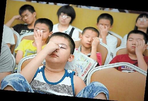 聚焦青少年恶视力 高近视率将危害国家安全