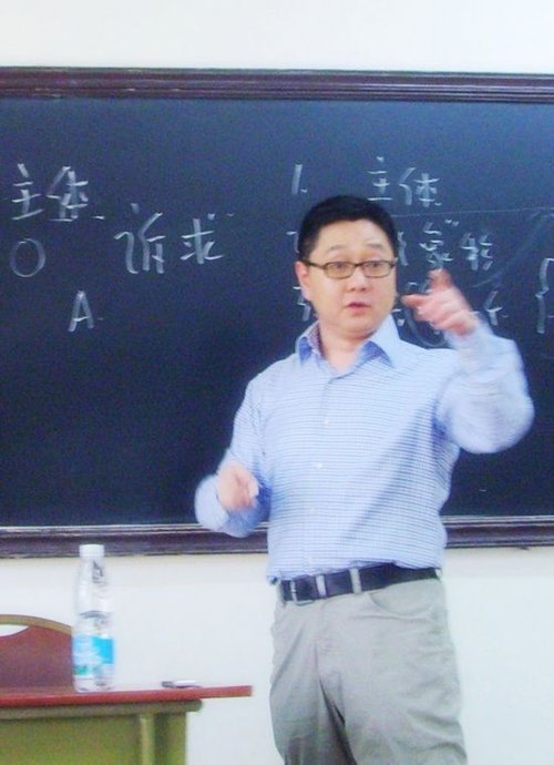 组图:崔永元改行当大学老师 盘点校园明星老师