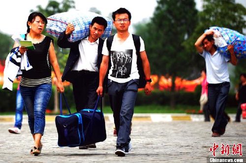 大学生告诉父母下载_大学生感恩父母的文章下载_大学生给父母的一封信