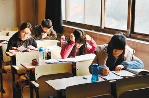 大学生报告显示女生更爱读书 就业率超过男生